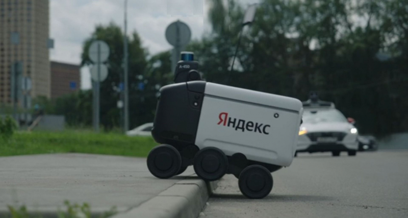 &laquo;Мигрантов заменят роботы?&raquo;: в Петербурге в доставке теперь работают железные курьеры
