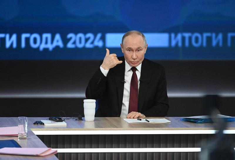 Более 1 млн обращений поступило на прямую линию с Путиным