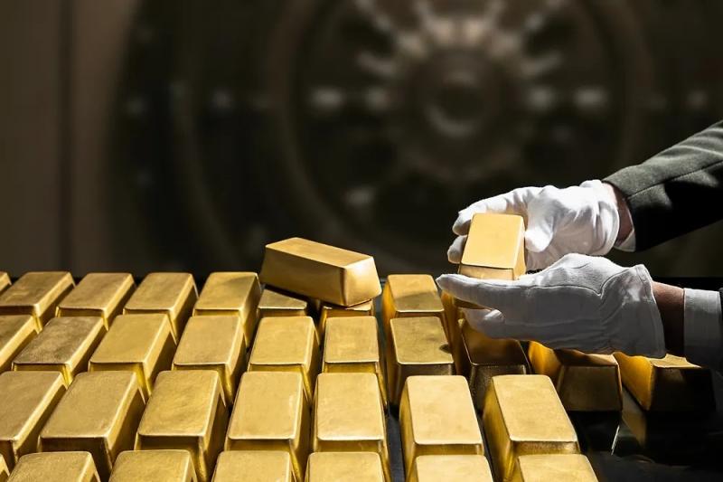Фьючерс на золото обновил исторический максимум, превысив $4 500 за унцию