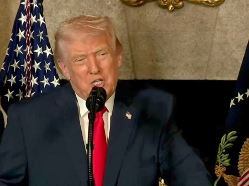 &laquo;Мне неприятно&raquo;: Трамп отреагировал на пошлое фото Клинтона в файлах Эпштейна