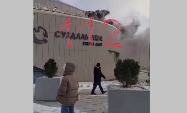 В Суздале загорелась крыша аквапарка, были эвакуированы 210 человек, включая 50 детей