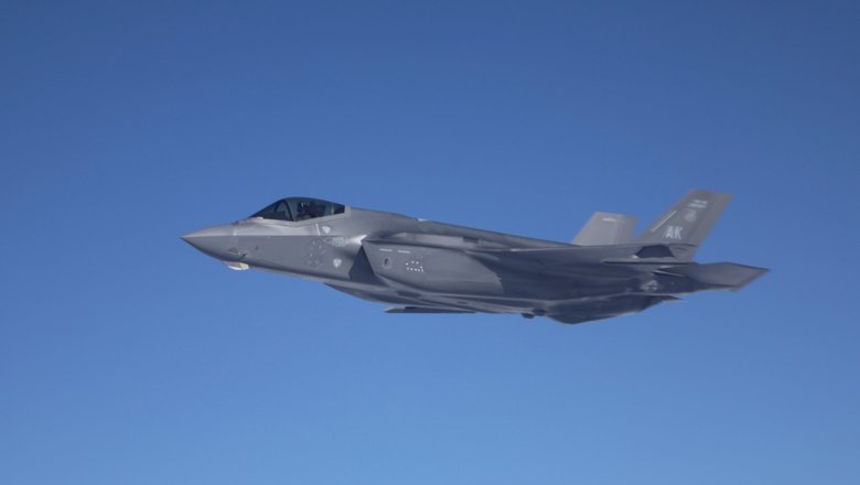 Военные самолеты США кружат в небе у берегов Венесуэлы