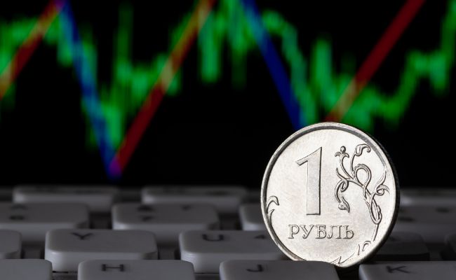 Каким будет курс рубля к валюте на утро четверга, 15 января