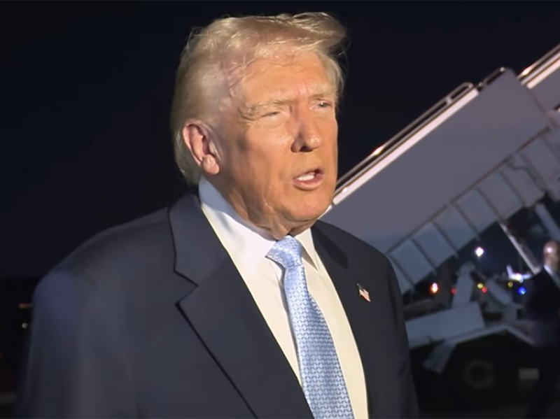 «Помощь уже в пути»: Трамп призвал протестующих в Иране захватывать органы власти