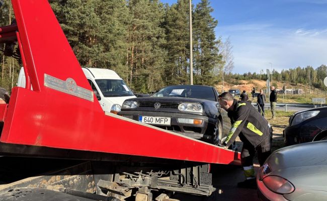 &laquo;Представьте, возвращаетесь из&nbsp;России, а&nbsp;авто нет&raquo;: В&nbsp;Эстонии расчистили погранпункт