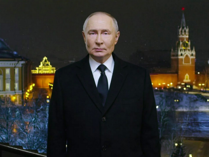 &laquo;Пустые рукава и говорит странно&raquo;: почему новогоднее обращение Путина породило слухи об ИИ-двойнике
