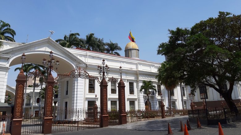 В Каракасе началась эвакуация из правительственных зданий, пишут СМИ