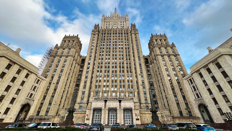 Захарова: киевский режим бьется в агонии на фоне провалов на поле боя