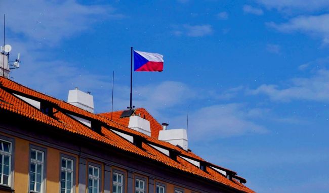 Большинство чехов выступает за&nbsp;прекращение военной помощи Украине&nbsp;&mdash; данные соцопроса