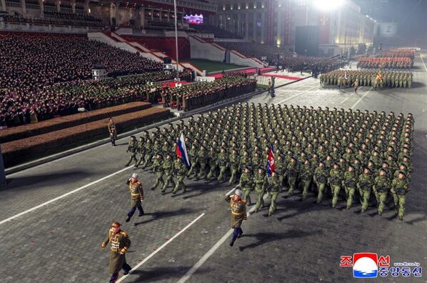 Ким Чен Ын с дочерью на военном параде в Пхеньяне (фото)