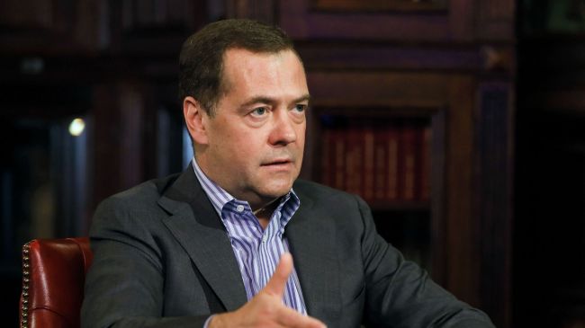 Медведев: Нашему врагу помогает весь мир, а&nbsp;мы&nbsp;все в&nbsp;одиночку