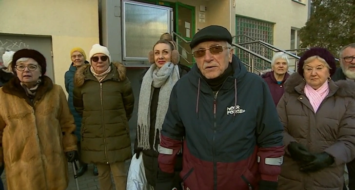 &laquo;Начиналось всё невинно&raquo;. 80-летний польский пенсионер до предела захламил квартиру и стал ночевать в своей старенькой машине