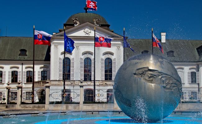 Несмотря на&nbsp;хамство Зеленского, в&nbsp;Словакии продлили временную защиту для украинцев