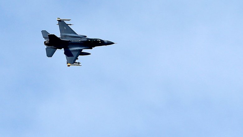 Пилоты из США и Нидерландов управляют самолетами F-16 на Украине, пишут СМИ