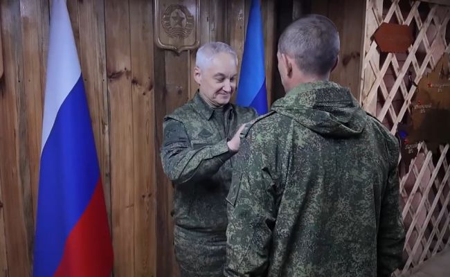 Шел четвертый год войны: Белоусову показали опытный образец для закрытой связи