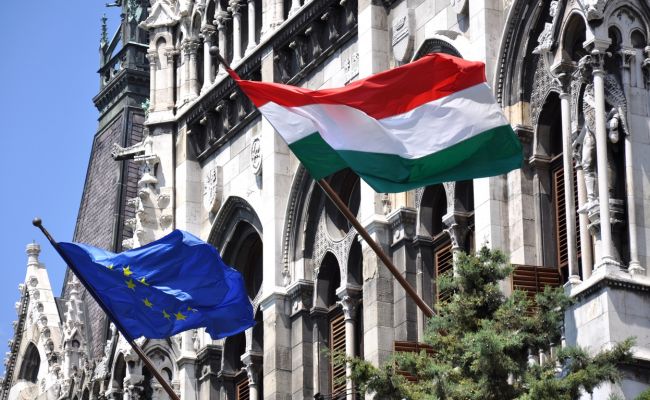 Брюссель мстит непокорной Венгрии: Еврокомиссия заморозила кредит для Будапешта