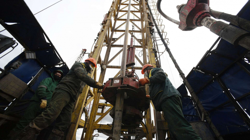 Дмитриев: РФ и США обсуждают ослабление санкций в отношении нефти