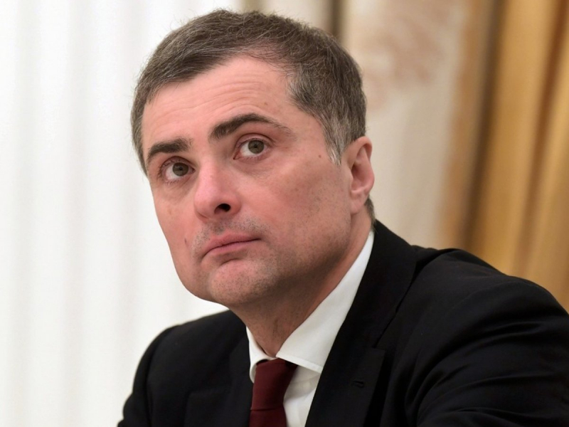 Кремль отреагировал на сообщения об экстренном отъезде Суркова из России из-за риска уголовного преследования