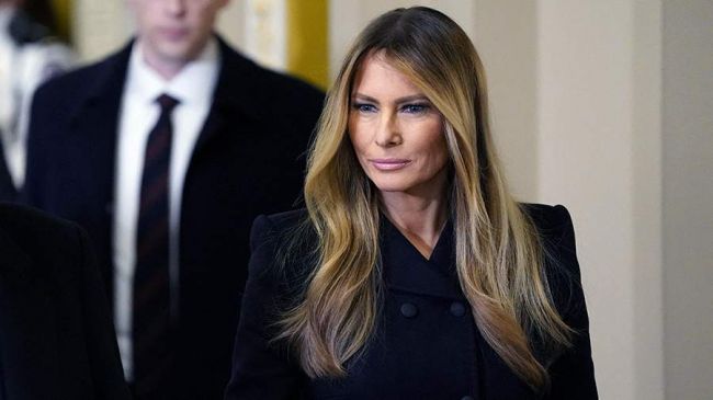 Меланию Трамп на&nbsp;саммите &laquo;Воспитывая будущее&raquo; сопровождал робот&nbsp;&mdash; видео