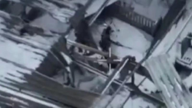 МО показало видео, на котором Герой России Ярашев в одиночку удерживает позиции