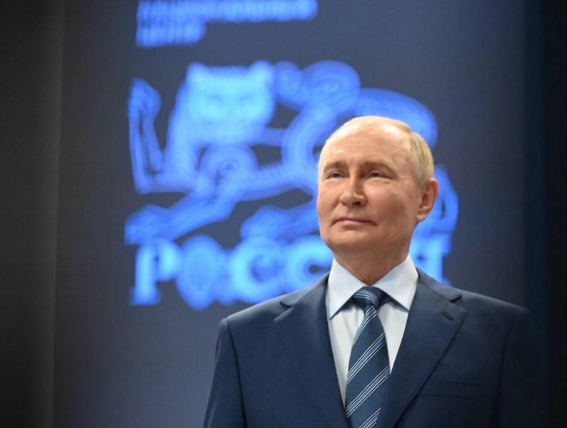 
Путин пригласил генсека Компартии Вьетнама То Лама посетить Россию