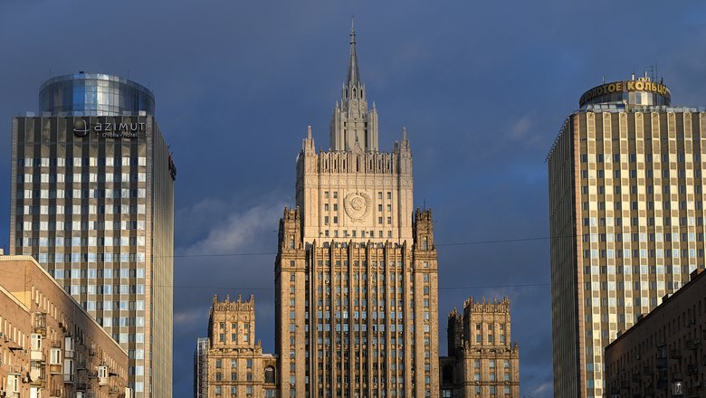 Россия осуждает деструктивный курс противников Ирана, заявила Захарова