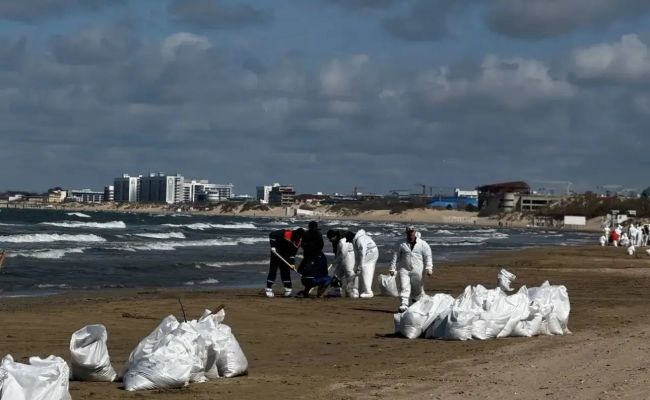 Нефтепродукты добрались до&nbsp;центрального пляжа Анапы