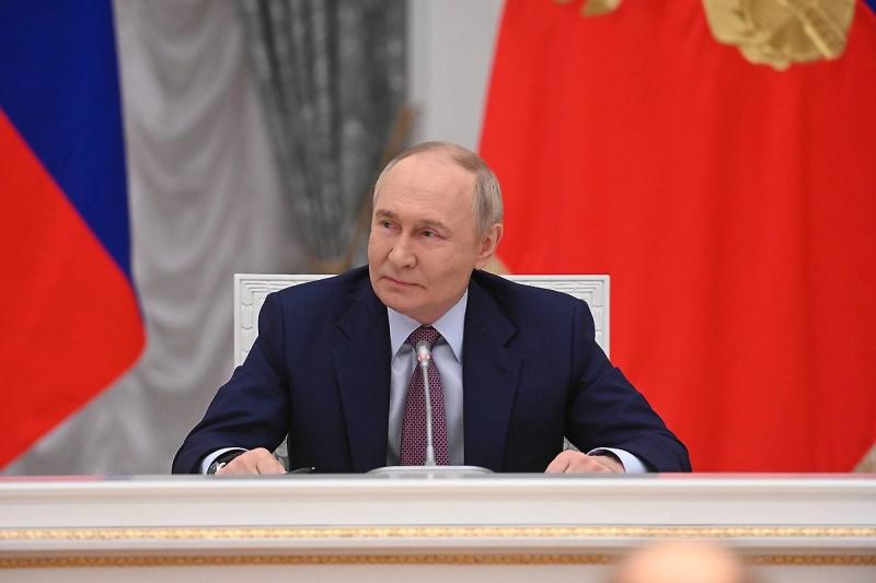 Путин поздравил с наступающим Днём космонавтики всех сотрудников отрасли

