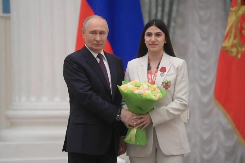 Путин вручил ордена и медали российским боксёрам &mdash; победителям мировых первенств