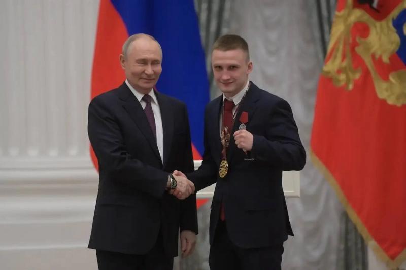 Путин вручил ордена и медали российским боксёрам &mdash; победителям мировых первенств