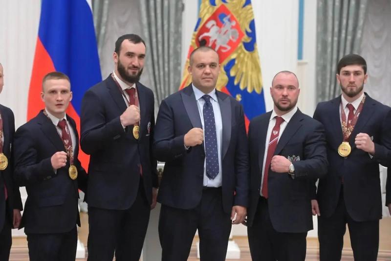 Путин вручил ордена и медали российским боксёрам &mdash; победителям мировых первенств
