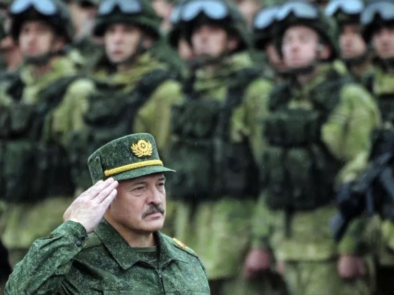 &laquo;Чтобы готовить их к войне&raquo;: Лукашенко анонсировал точечную отмобилизацию ВС Белоруссии