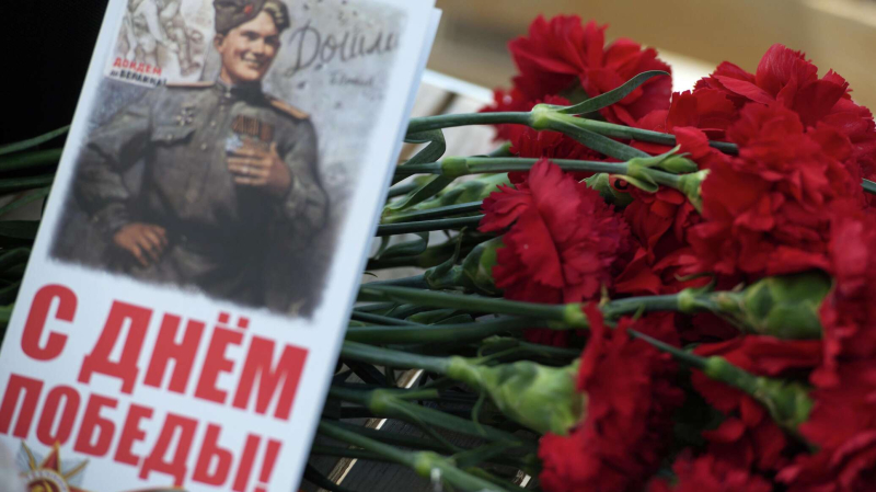 Как в Прибалтике запрещали праздновать День Победы