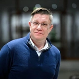 Собака-Маск испражняется&nbsp;&mdash; извольте съесть: урок реальности от художника Бипла