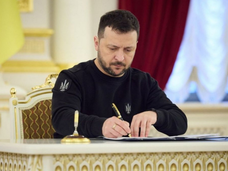 Стало известно, что скрывалось за &ldquo;указом&rdquo; Зеленского о параде в Москве
