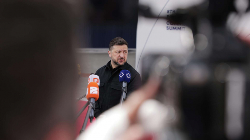 Захарова прокомментировала визит Зеленского в Ереван