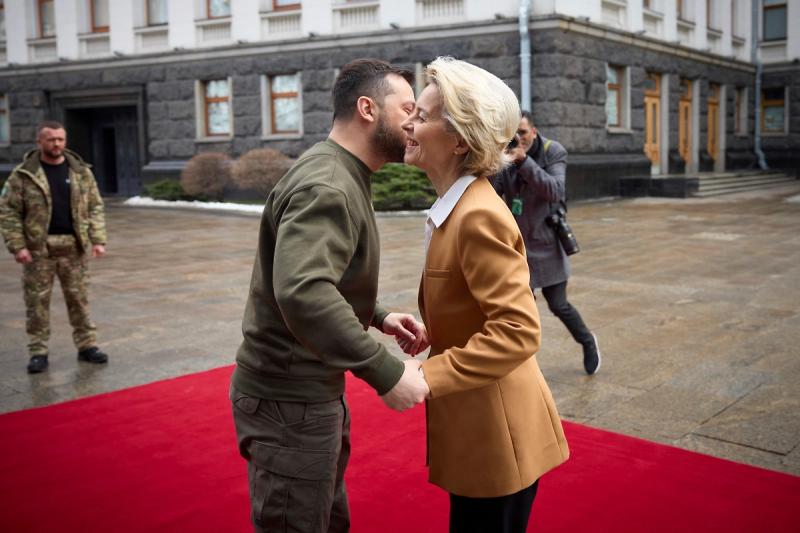 Зампред Совфеда Косачёв: Европейцам придётся ответить за поцелуи с Зеленским